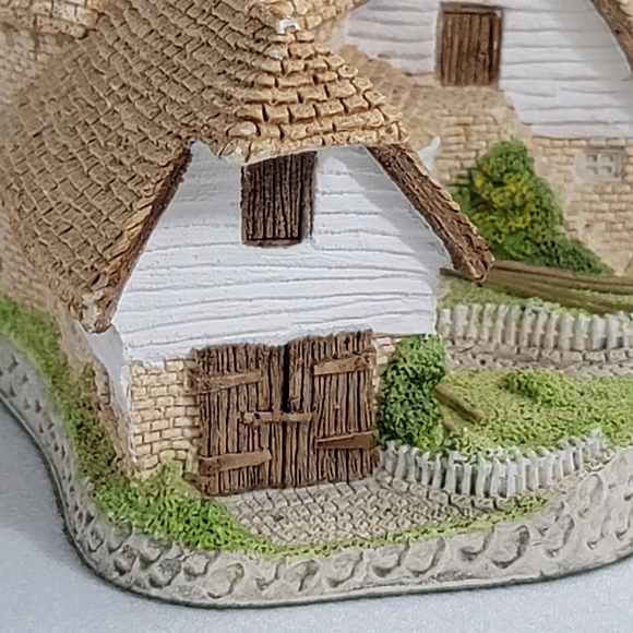 David Winter Cottage - 1981 - Triple Oast - Picture 10 of 14